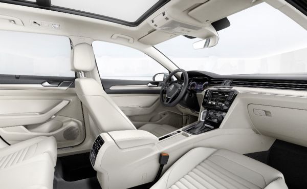 2015-Volkswagen-Touran-R-Line-Interior